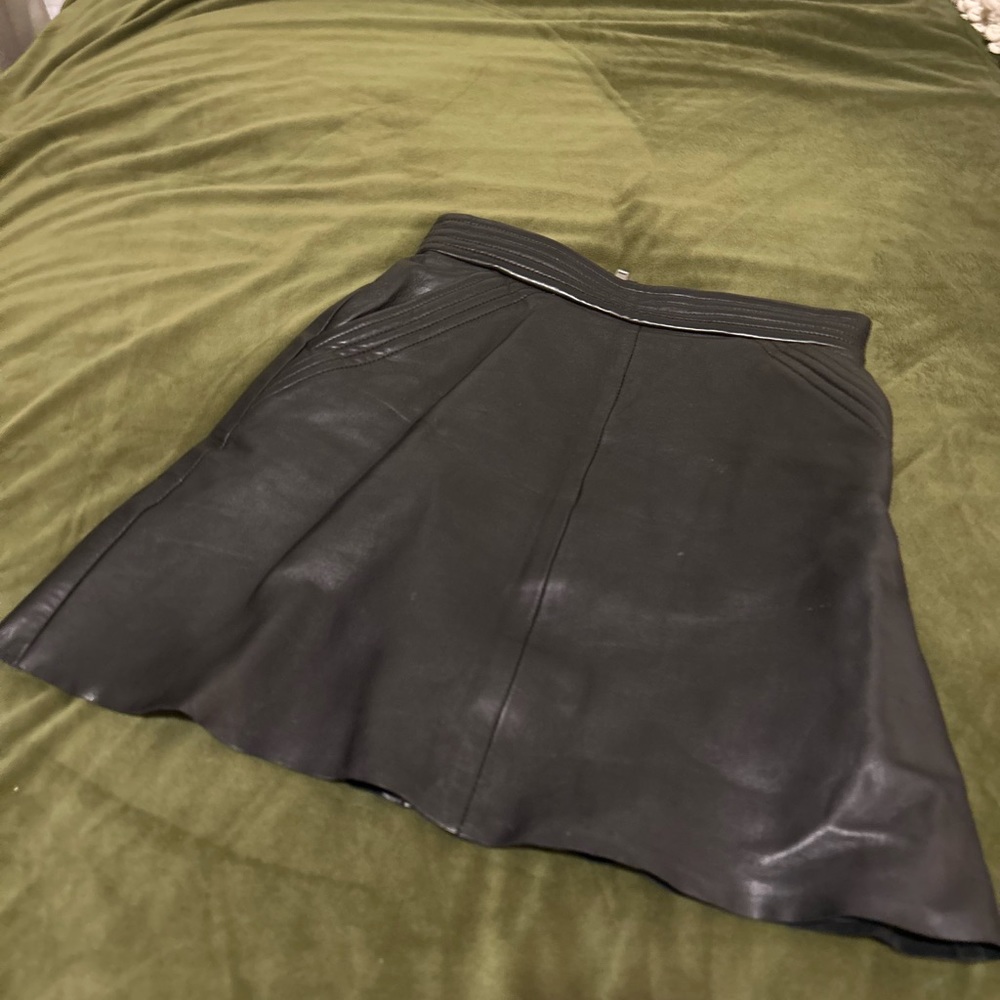 Like New womens 100% leather skirt